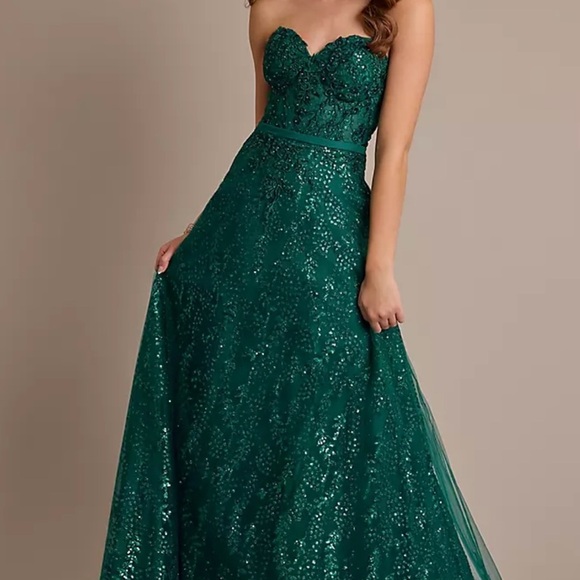 David's Bridal Emerald Asymmetrical Gown - Picture 2 of 3